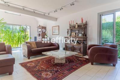 Maison - 232 m² - 11 pièces