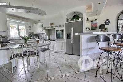 Maison - 147 m² - 8 pièces