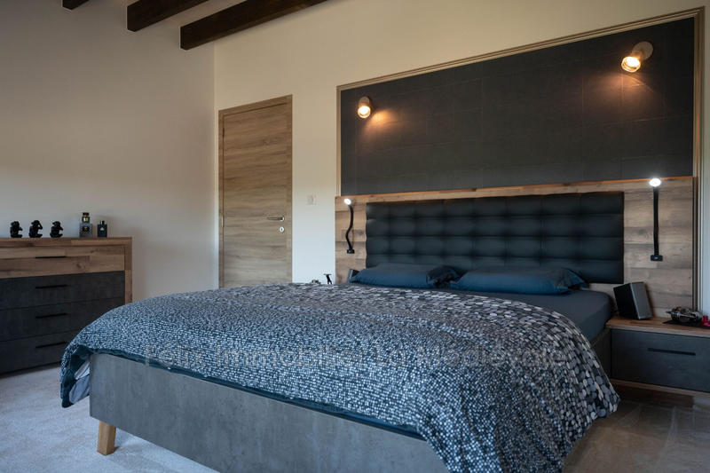 Maison - 196 m² - 7 pièces