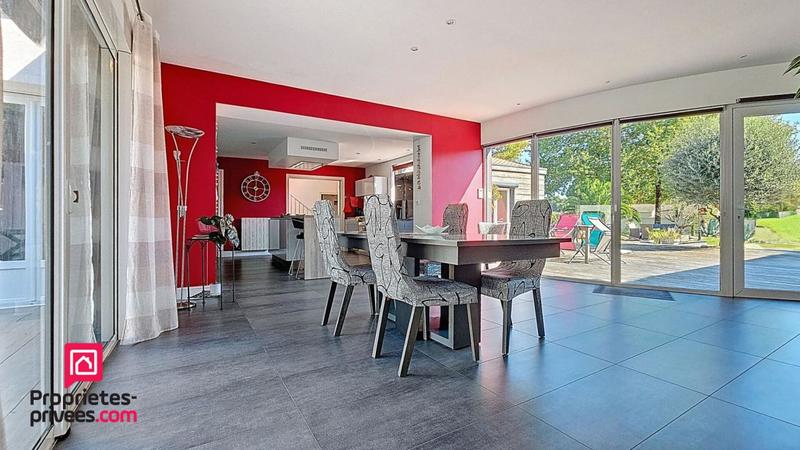 Maison - 290 m² - 9 pièces