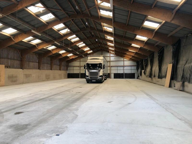 Entrepôt - 900 m²