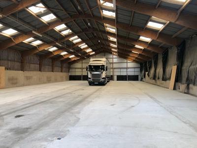 Entrepôt - 900 m²