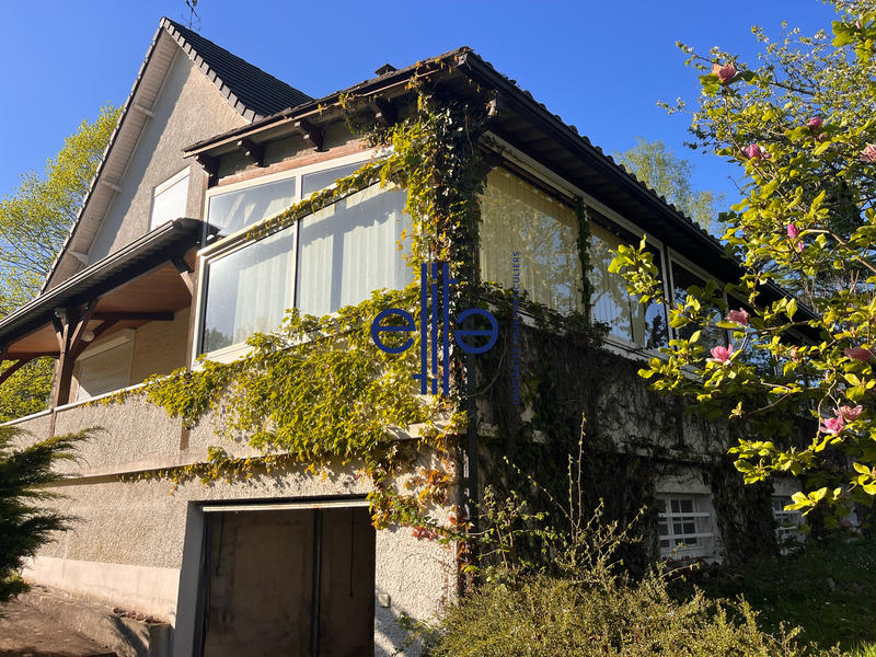 Maison - 230 m² - 8 pièces