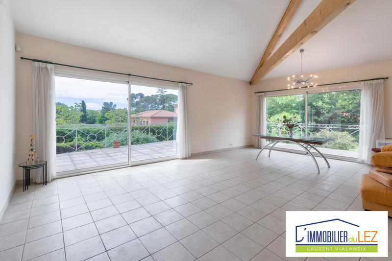 Maison - 202 m² - 8 pièces