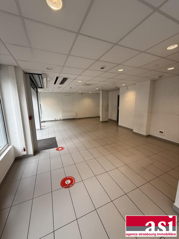 Local commercial - 134 m² - 4 pièces