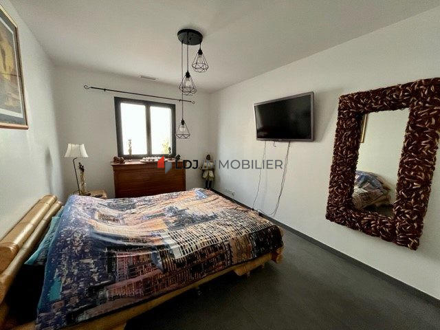 Villa - 200 m² - 5 pièces