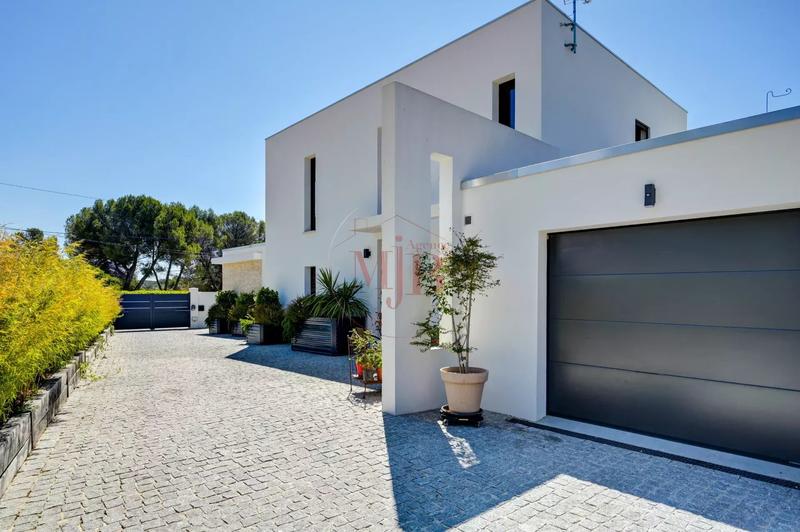 Villa - 184 m² - 5 pièces