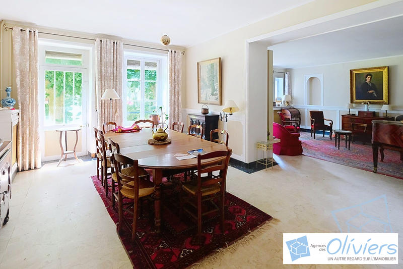 Maison - 413 m² - 11 pièces