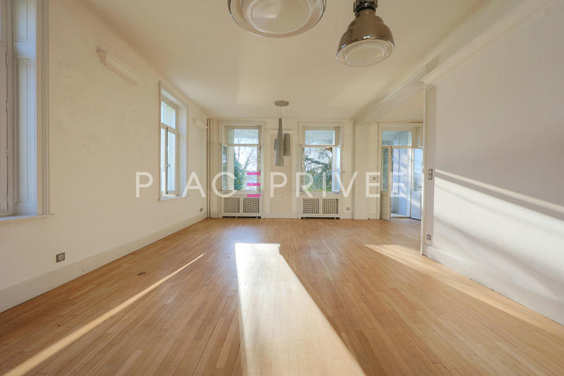 Demeure - 365 m² - 12 pièces