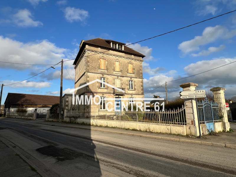 Maison - 200 m² - 9 pièces