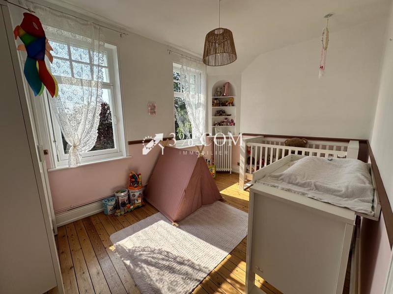 Maison - 219 m² - 9 pièces