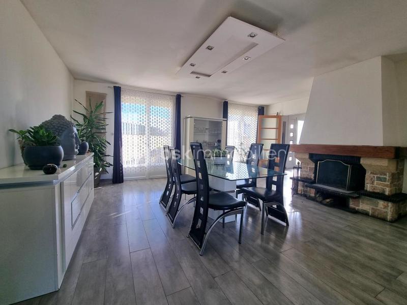 Maison traditionnelle - 138 m² - 6 pièces