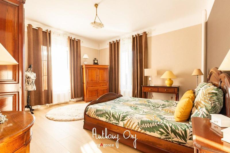 Maison de ville - 247 m² - 10 pièces