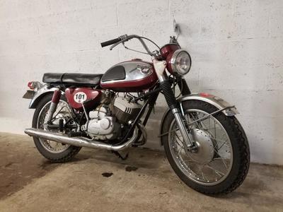 Kawasaki Avenger 350 kawasaki rouge 0350