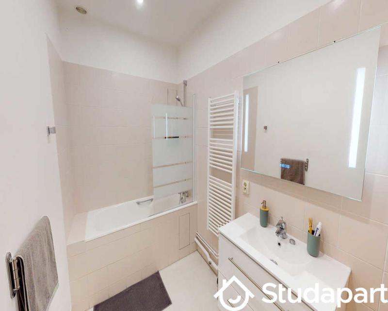 Chambre - 80 m² - 1 pièce