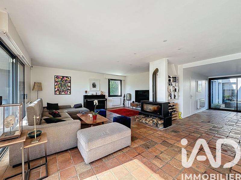 Maison - 242 m² - 8 pièces