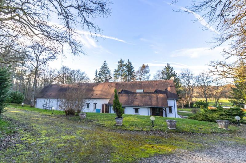 Maison - 210 m² - 6 pièces