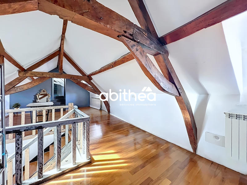 Maison - 317 m² - 9 pièces