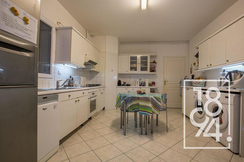 Maison - 211 m² - 10 pièces