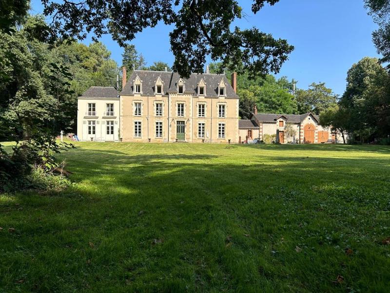 Maison - 400 m² - 16 pièces