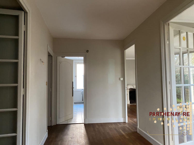 Maison - 220 m² - 8 pièces