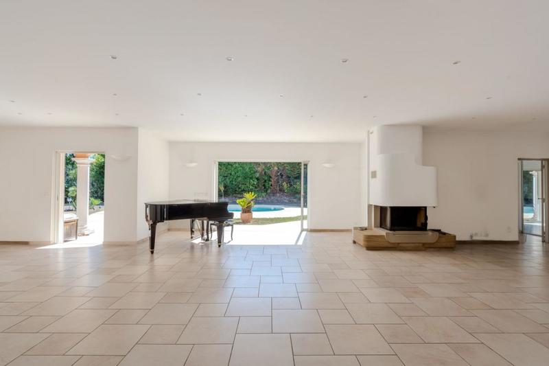 Villa - 303 m² - 6 pièces