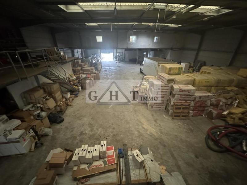 Entrepôt - 1 210 m²