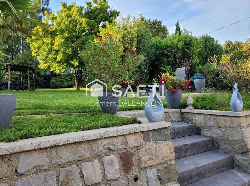 Maison - 210 m² - 6 pièces