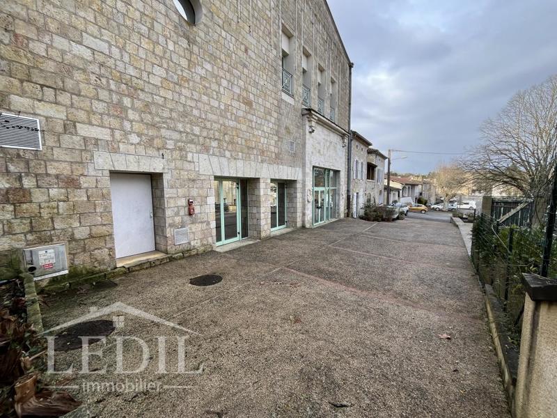Local commercial - 710 m² - 1 pièce