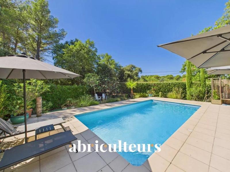 Villa - 261 m² - 12 pièces