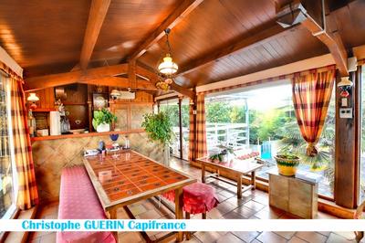 Maison - 250 m² - 8 pièces