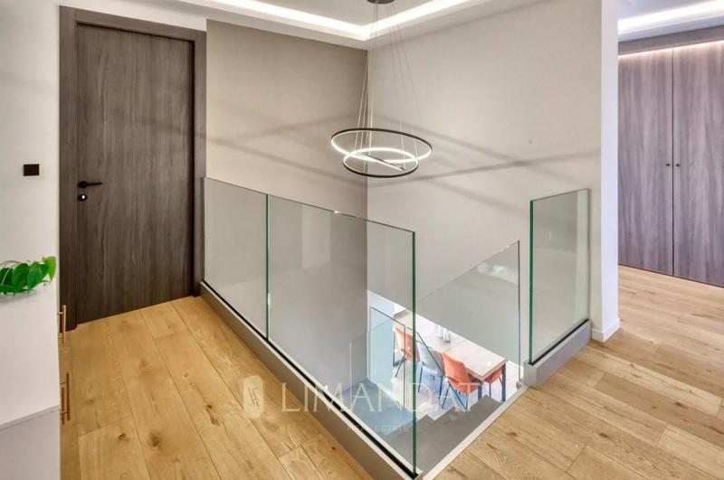 Villa - 260 m² - 8 pièces