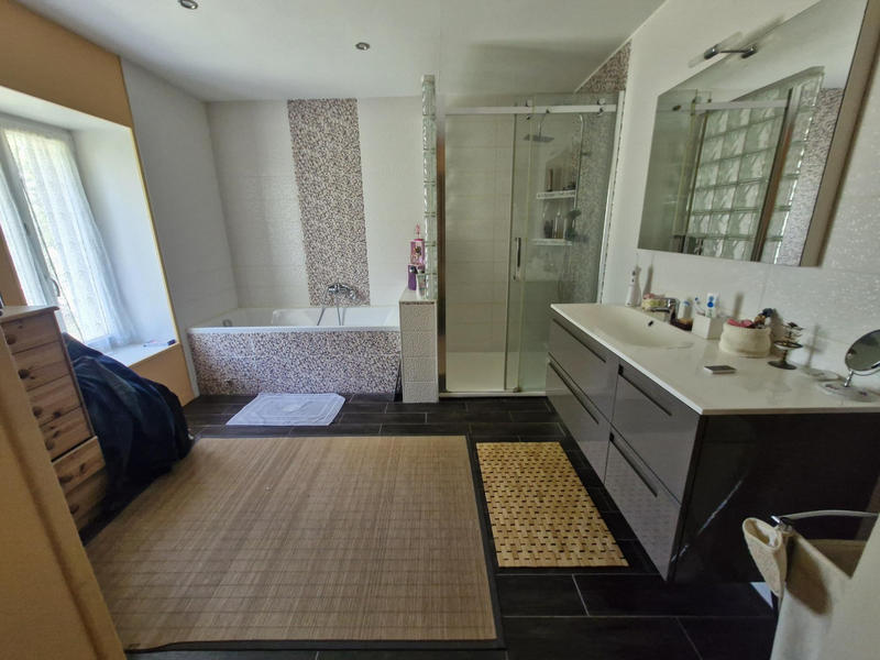 Maison - 200 m² - 9 pièces