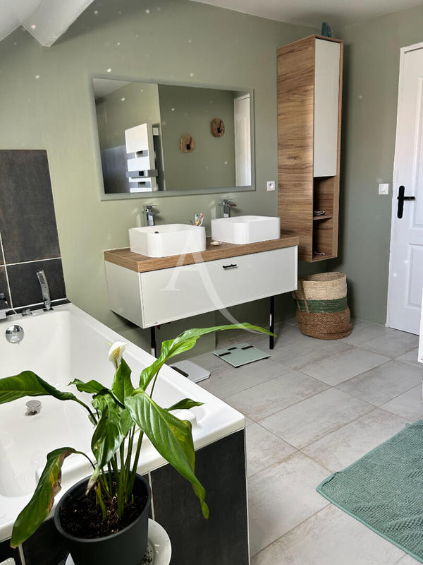 Maison - 136 m² - 5 pièces