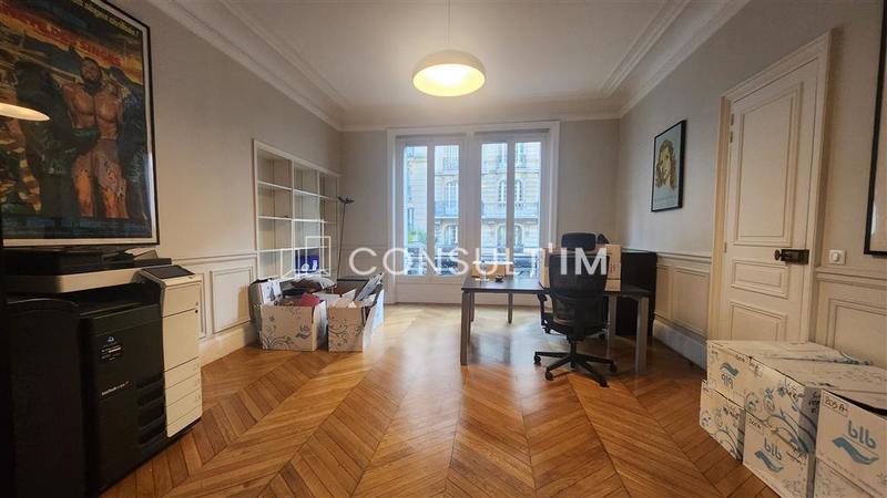 Bureau - 244 m²