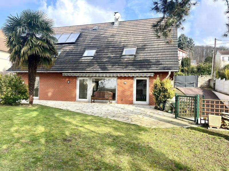 Maison - 220 m² - 9 pièces