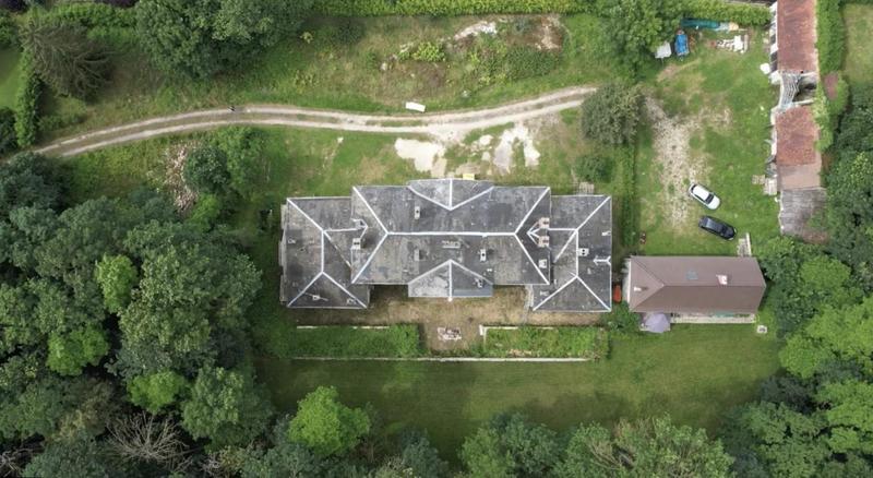 Château - 1 300 m² - 35 pièces