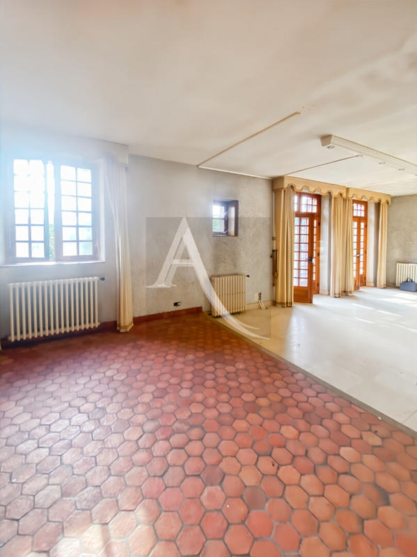 Maison - 230 m² - 7 pièces