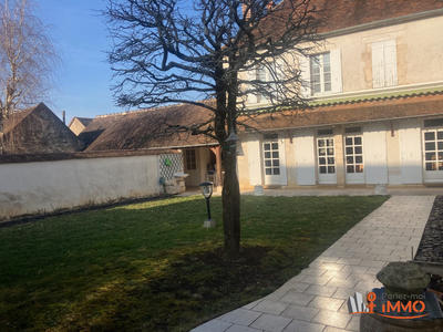 Maison - 187 m² - 8 pièces
