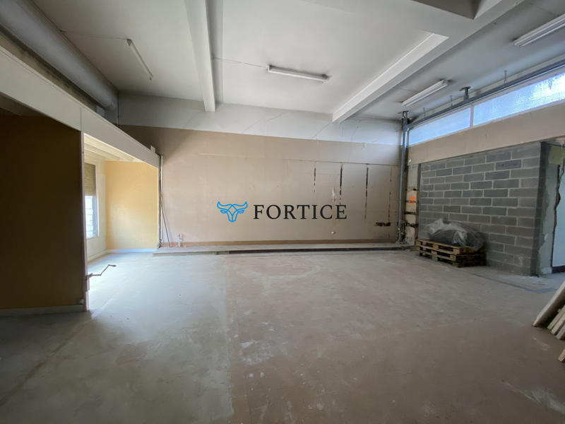 Local commercial - 130 m² - 3 pièces