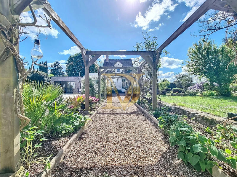 Maison - 250 m² - 10 pièces