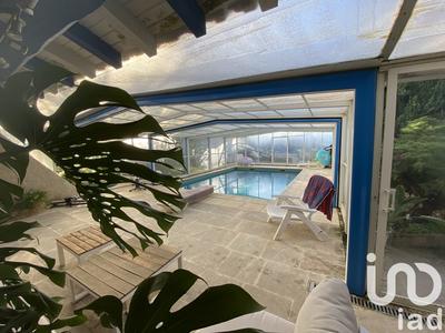 Maison - 212 m² - 9 pièces