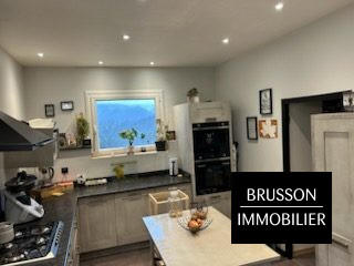 Maison - 184 m² - 9 pièces