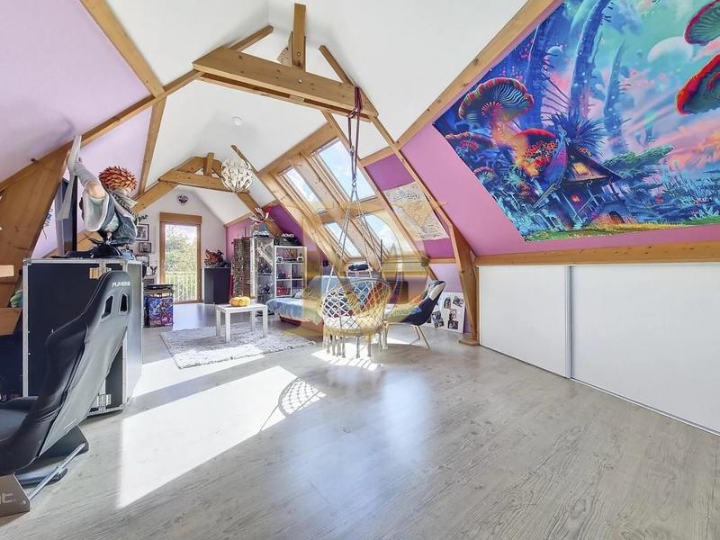 Propriété - 245 m² - 11 pièces