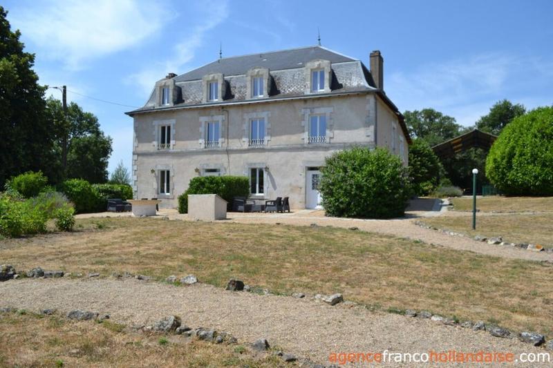 Maison - 340 m² - 18 pièces