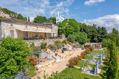 Maison - 666 m² - 20 pièces