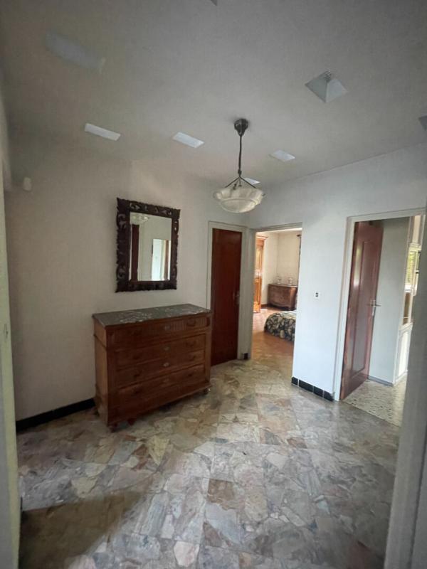 Maison - 221 m² - 8 pièces