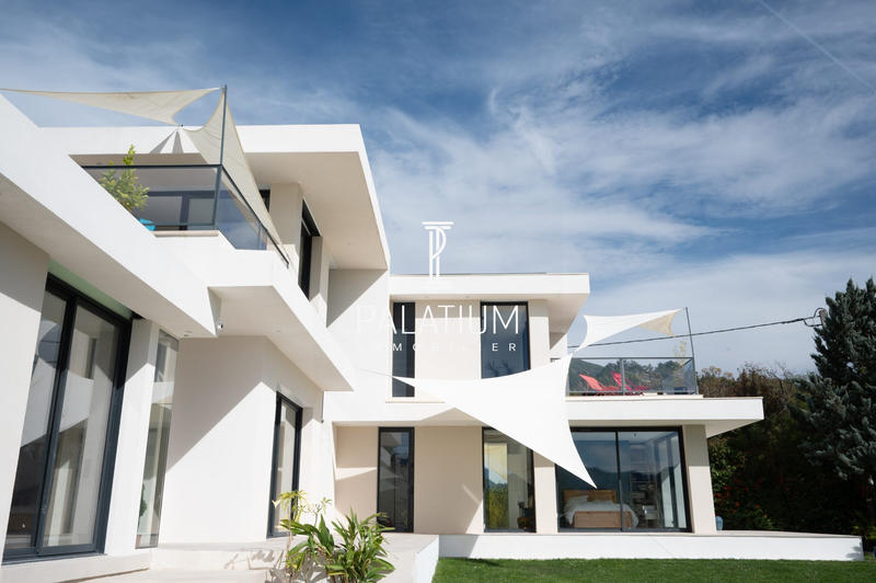 Maison contemporaine - 230 m² - 5 pièces