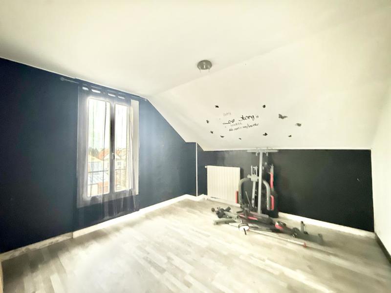 Maison - 180 m² - 8 pièces