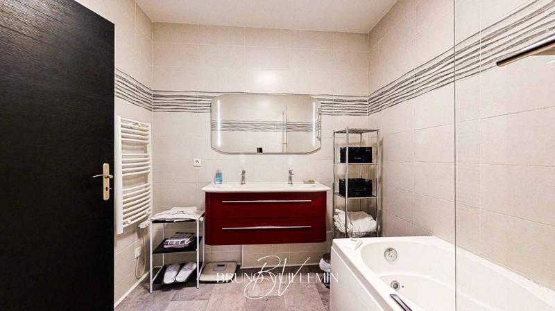 Demeure - 439 m² - 18 pièces